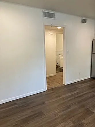 1 bed, $1,400 — Photo 4