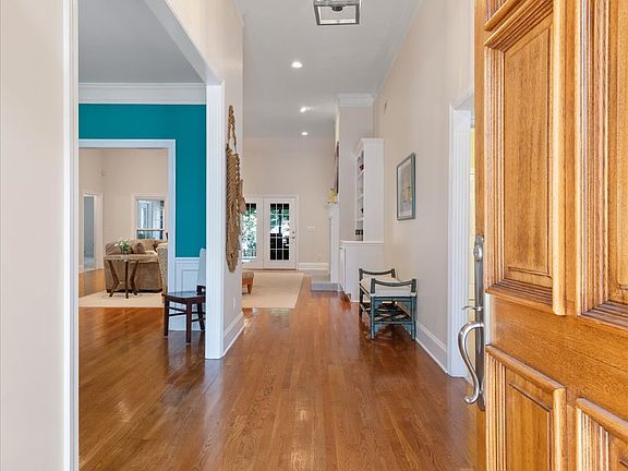 3rd image of 272 Noah Dr