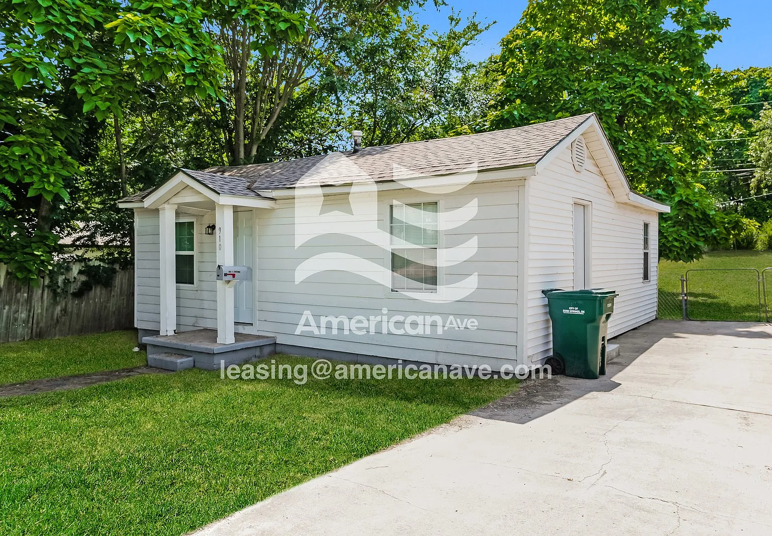 2 bed, 1.0 bath, 884 sqft, $1,047 — Photo 2