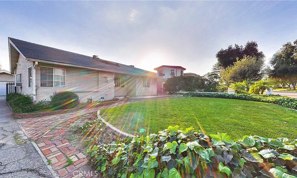 118 W Magna Vista Ave