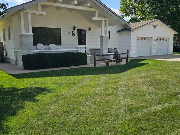 305 E Carson Ave, Sublette, KS 67877