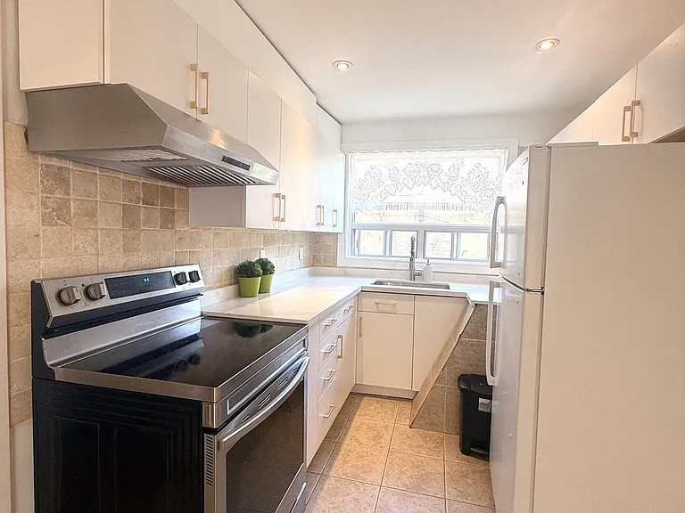 387 Paliser Cres N #MAIN — Photo 6