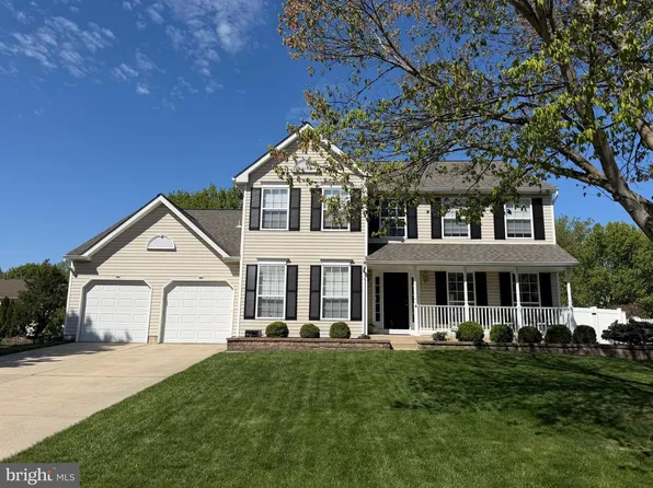 8 Melville Dr, Medford, NJ 08055