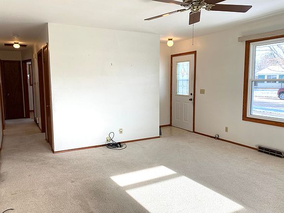 4th image of 2116 S Palm St