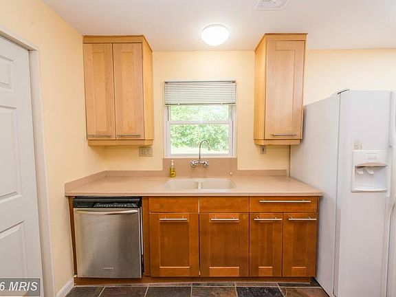 3rd image of 1203 Argonne Ave
