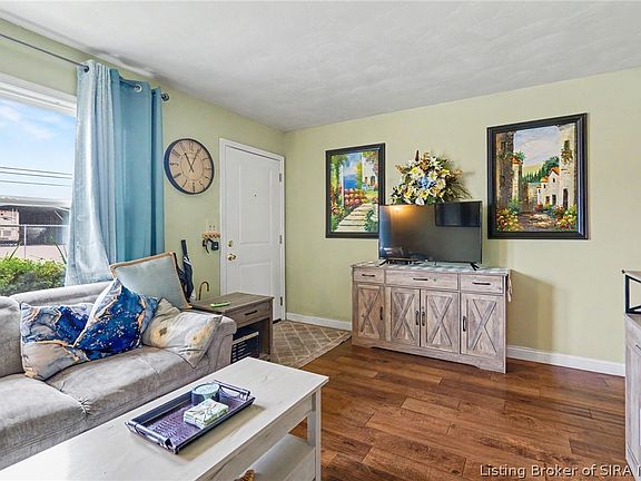 3rd image of 932 Whelan Lane