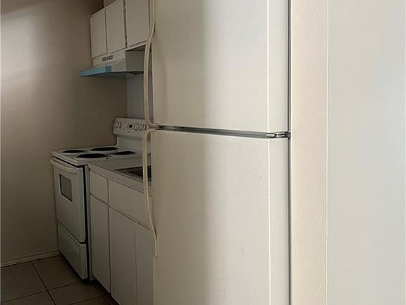 5th image of 118-120 Gastel Cir #11