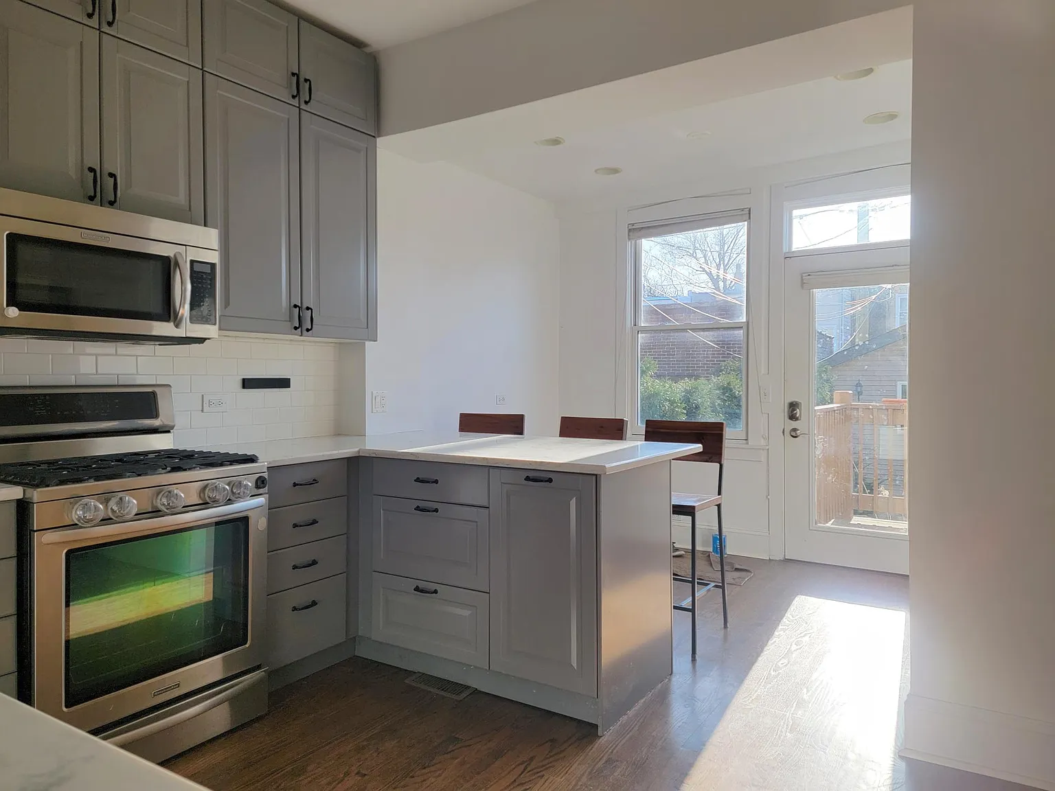 4 bed, 2586 sqft, $4,800 — Photo 3