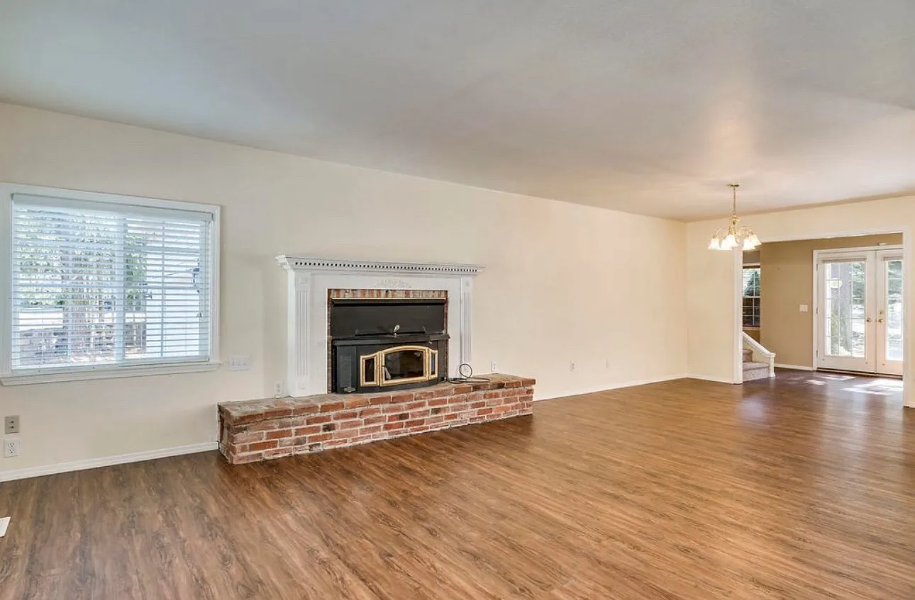 5 bed, 3.5 bath, 2823 sqft, $4,200 — Photo 3