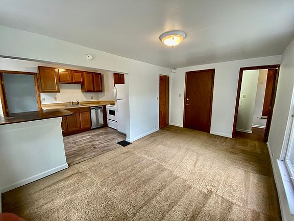 2nd image of 602 Pearl St APT 3
