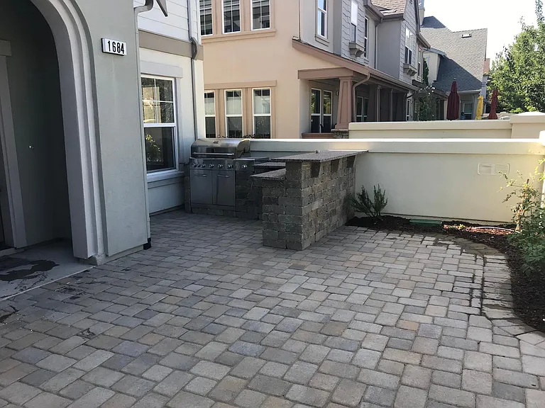 1684 Lone Oak Trl — Photo 2