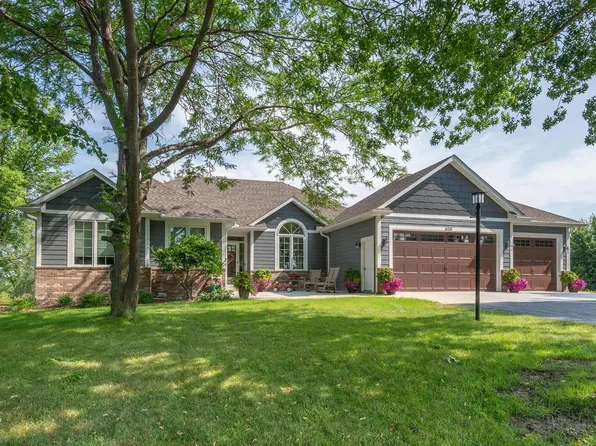406 Singing Hills Dr SE, Lonsdale, MN 55046