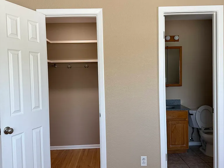 2510 Iris St — Photo 7