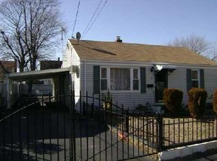 26 Cedarbrook Rd, Pawtucket, RI 02861