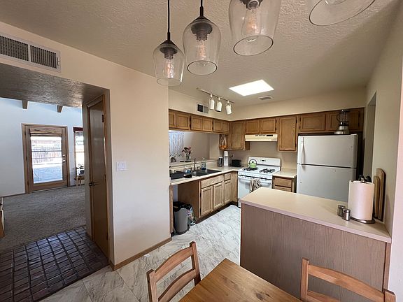 3rd image of 254 Camino Del Olmo