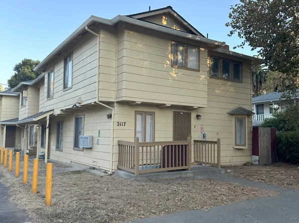 2117 9th St APT 4, Sacramento, CA 95818