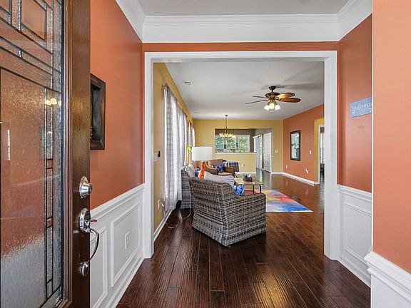 5th image of 220 Old Towne Dr