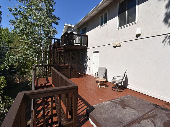 Nature at your doorstep_trees, mountains, and mountain views plus lush tree-lined privacy