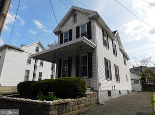 8 E 2nd St, Waynesboro, PA 17268