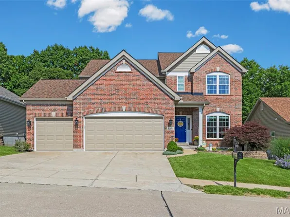 8034 Pinetop Dr, Saint Louis, MO 63129