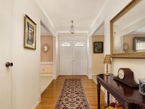 5th image of 128 Royal Gate Dr