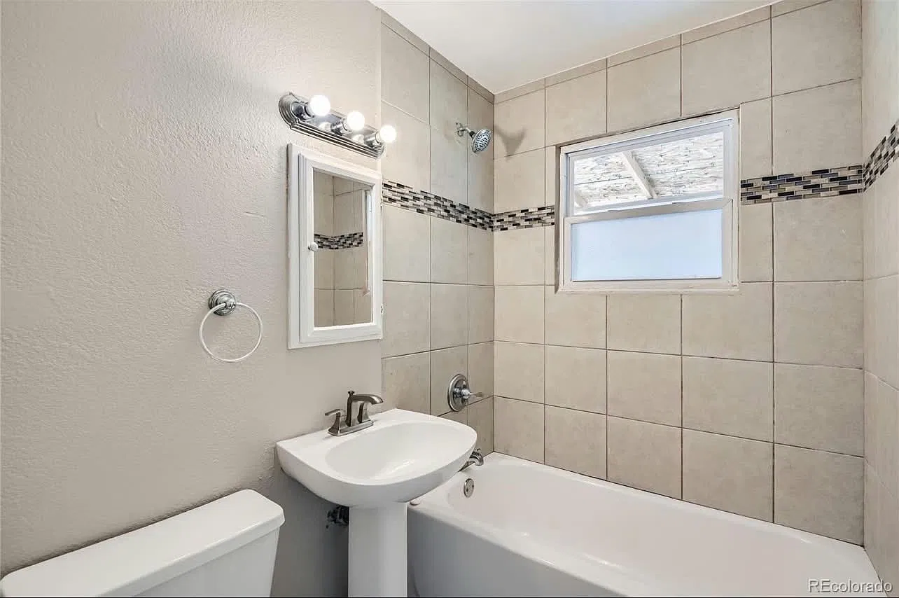 2 bed, 719 sqft, $2,300 — Photo 4