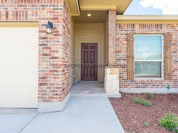 2nd image of 1418 Shadow Hill Ln