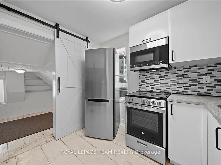 135 Upper Lorne Pl #2 — Photo 8