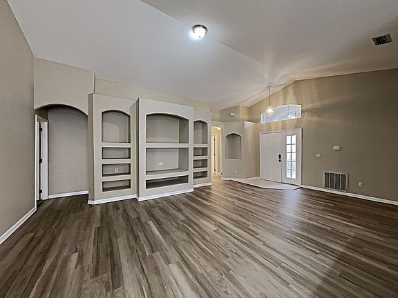 4th image of 15747 Autumn Glen Ave
