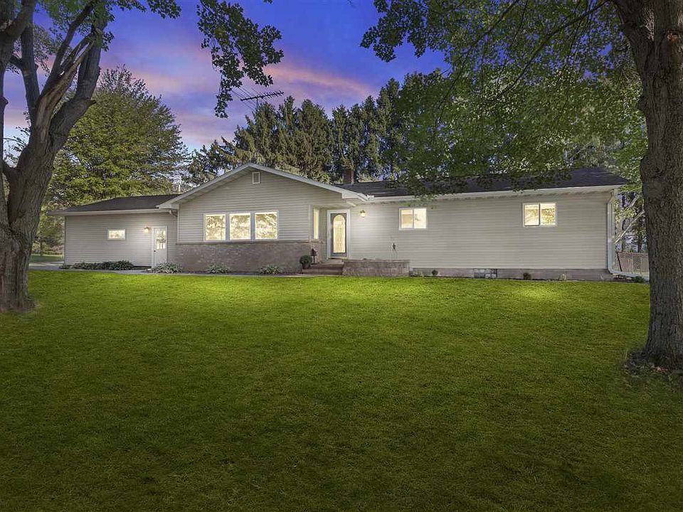 1st image of 300 E Flanagan Ave
