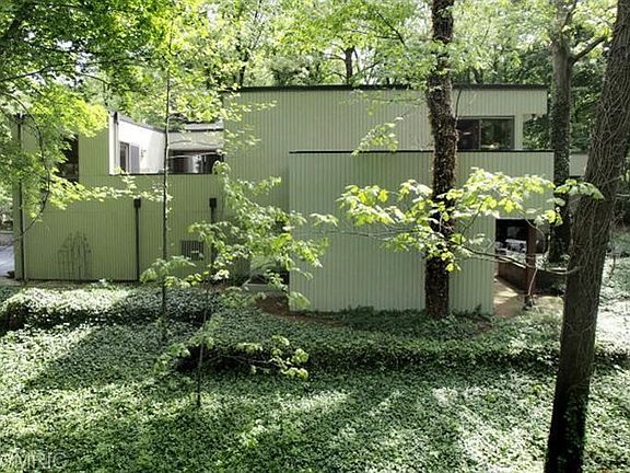 2nd image of 2033 Saxonia Ln