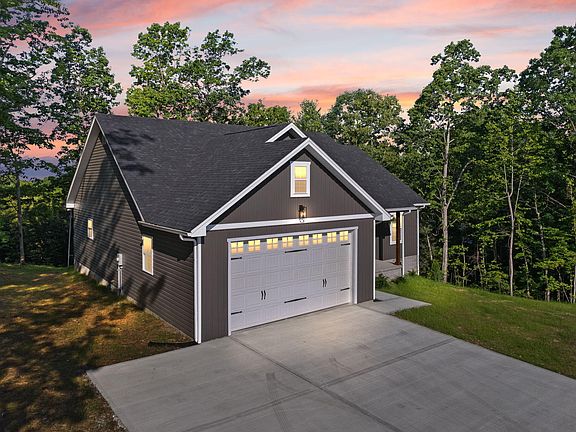 3rd image of 427 Aspen Dr