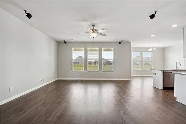 824 Lakeshore Village Dr — Photo 2