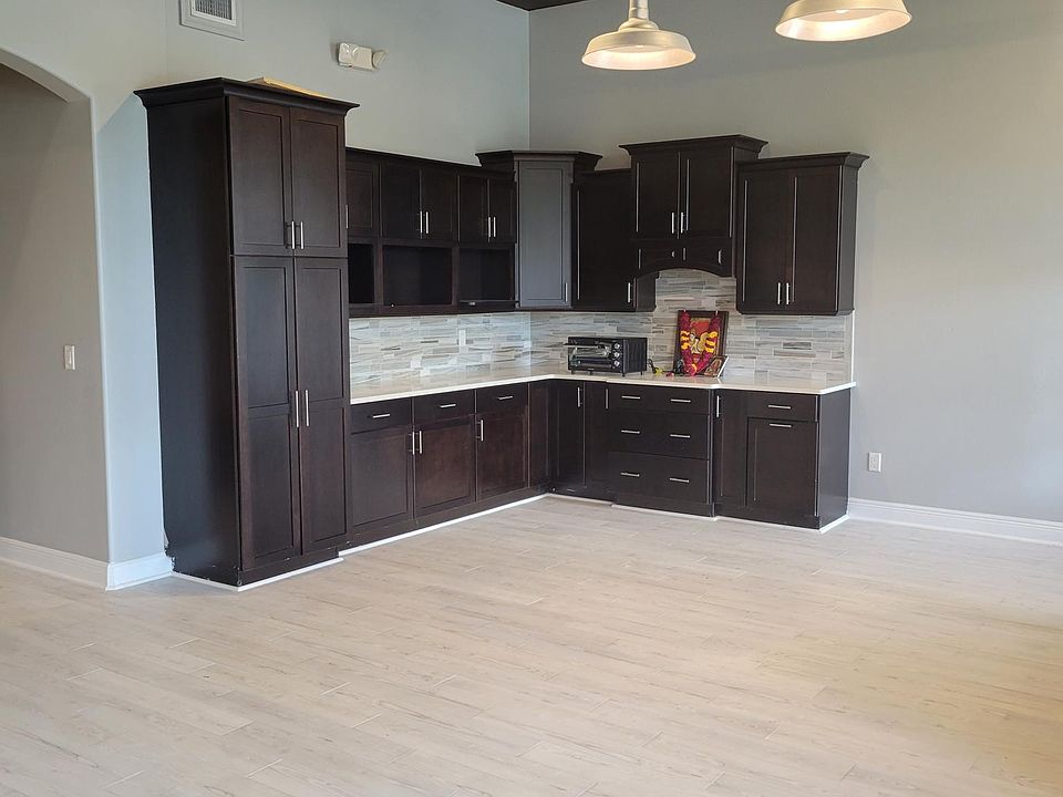 2nd image of 131 Magnolia Ave