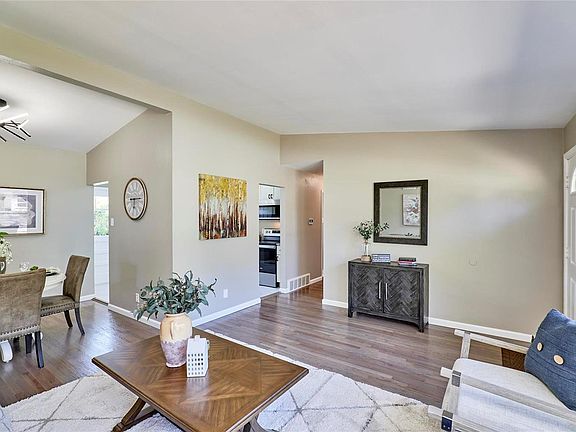4th image of 360 Larry Dr