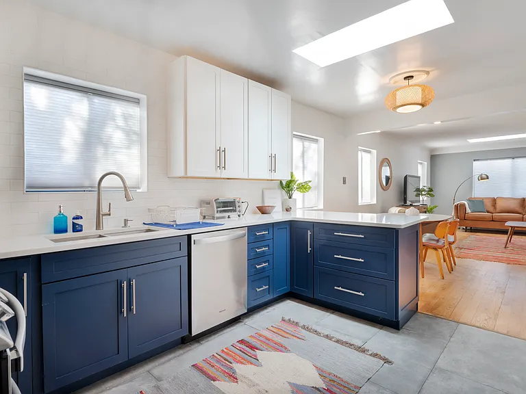 204 Richmond Dr SE #A — Photo 7
