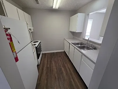 Building Photo - 41 Pine Dr #3