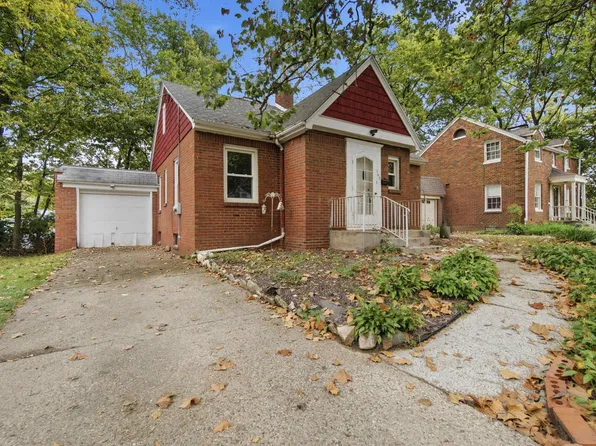 105 N Glen View Ct, Peoria, IL 61603