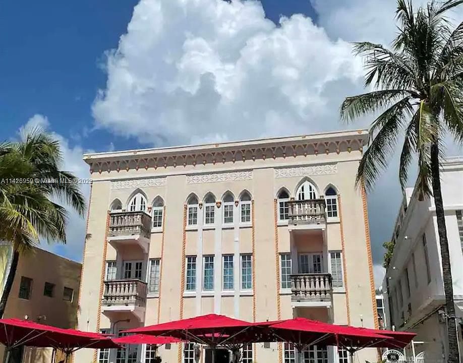 1st image of 918 Ocean Dr APT 205