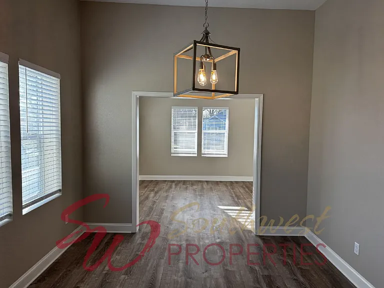 939 W Frey St — Photo 4