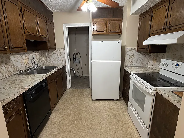 368 Seminole Trl — Photo 4