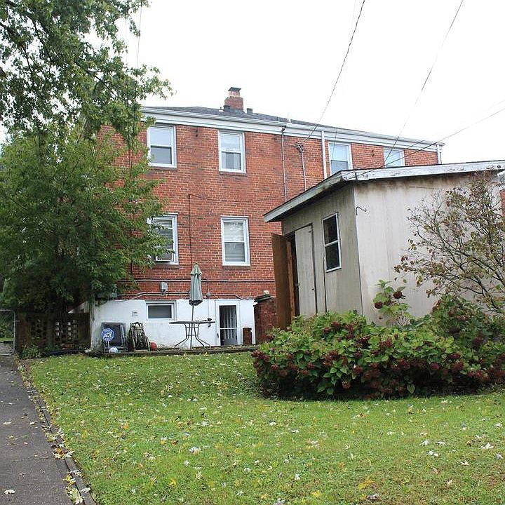 2nd image of 922 Dartmouth Rd