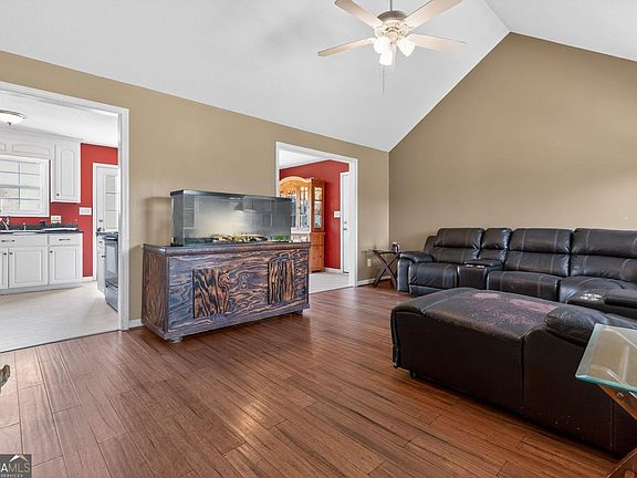 4th image of 1541 Turman Rd