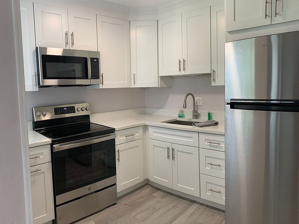 1st image of 2060 NE 1st St #6