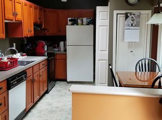 17 Pocono Rd, Newtown, CT 06470