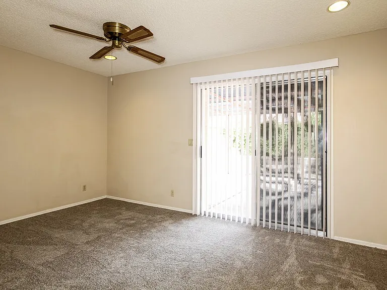 8602 W Ruth Ave — Photo 7