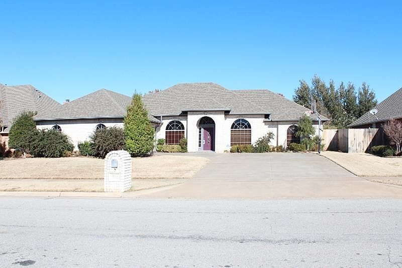 1st image of 7611 NW Castlerock Pl