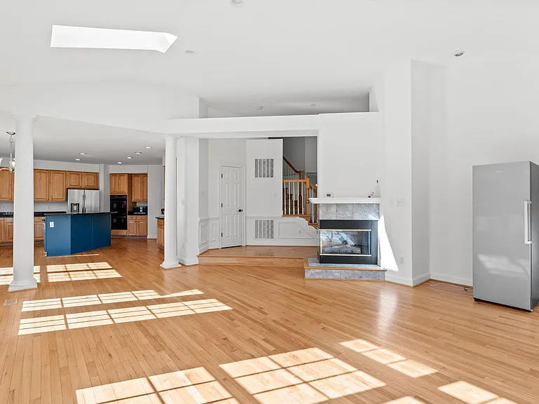 14216 Cervantes Ave — Photo 29