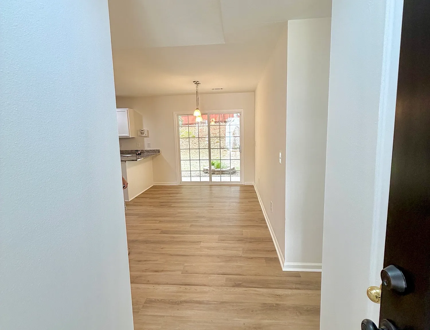 3 bed, 1382 sqft, $2,000 — Photo 2