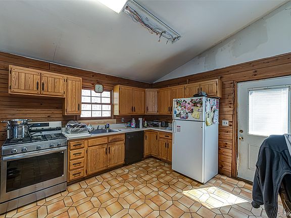 4th image of 97 Woodlot Road